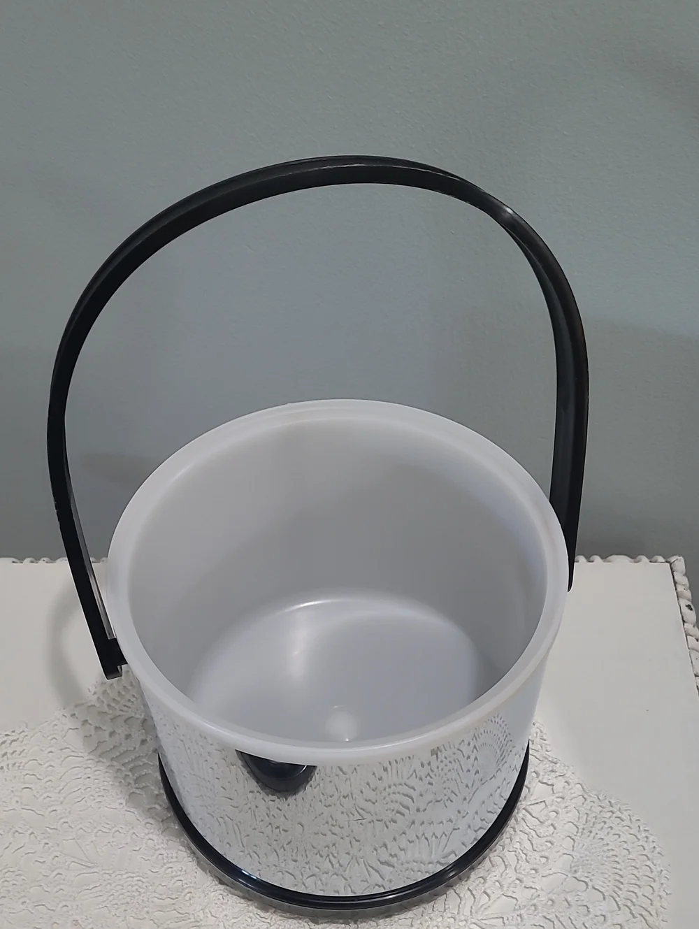 Vintage Mid-century Modern Atapco Mirrored Chrome And Black Ice Bucket
